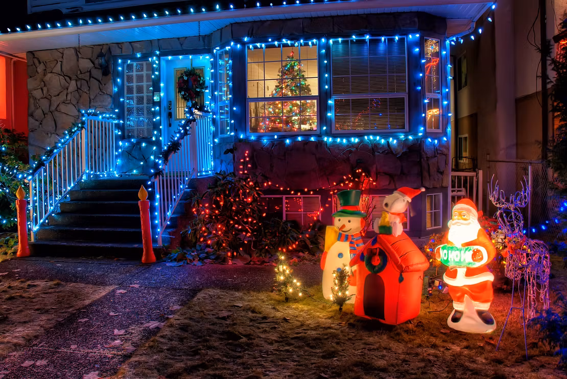 Illuminate Your Home for the Holidays with Elite Exteriors: The Art of Christmas Light Hanging